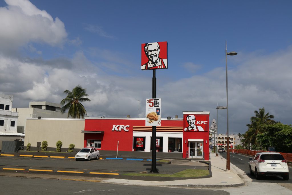 Ile zarabia pracownik KFC?