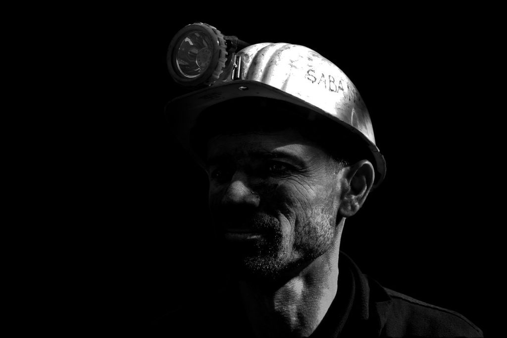 Czy praca górnika jest bezpieczna? Ile zarabia górnik