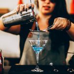 ile zarabia barman