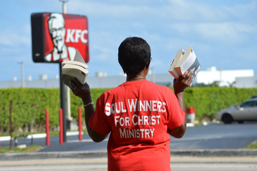 ile zarabia pracownik KFC