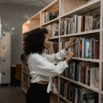 ile zarabia bibliotekarz