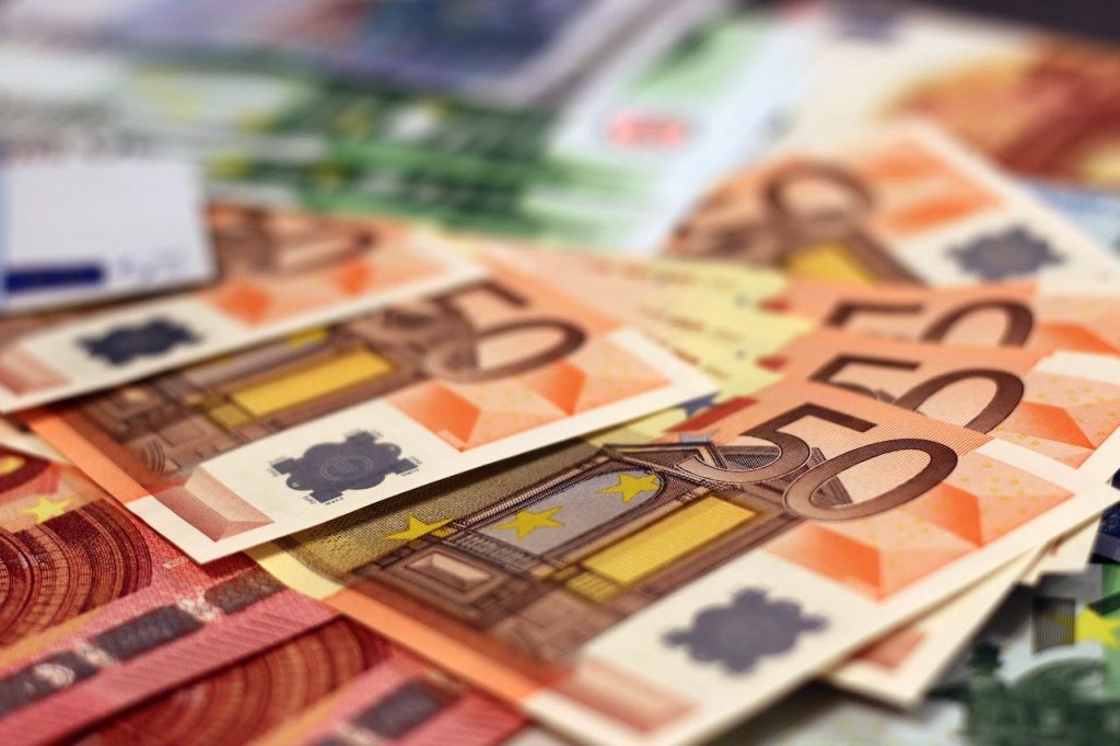 Tajniki rynku walutowego – kiedy najlepiej sprzedawać euro?