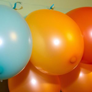 Jak zrobić girlandę z balonów?